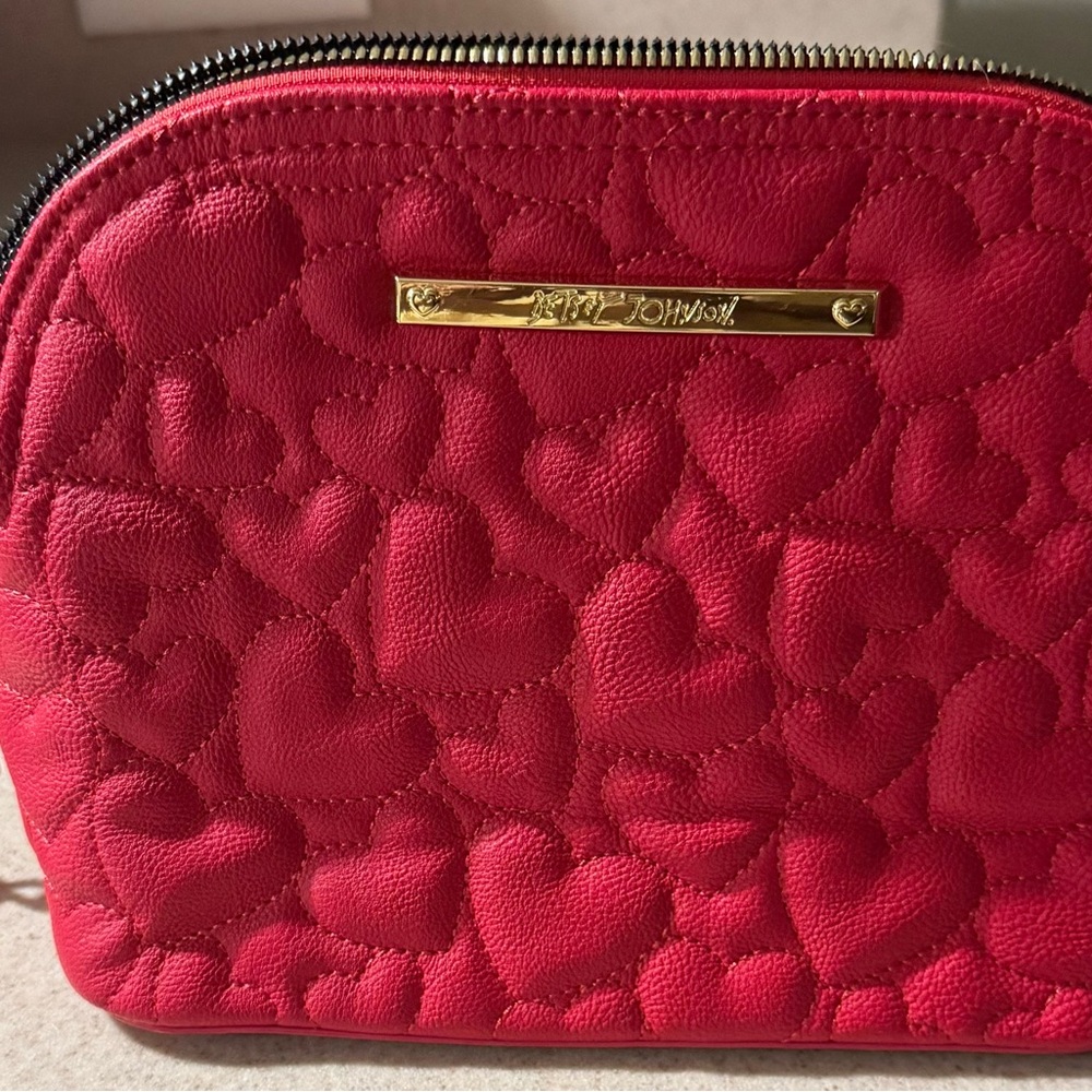 Betsey Johnson Red
Quilted Heart Crossbody
Shoulder Bag